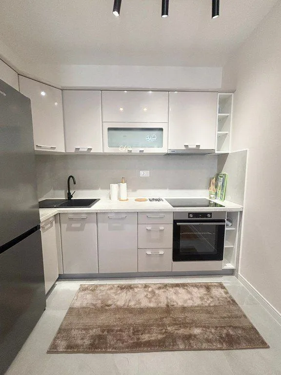 Izdavanje, jednosoban stan, 50m², Central Point, Podgorica