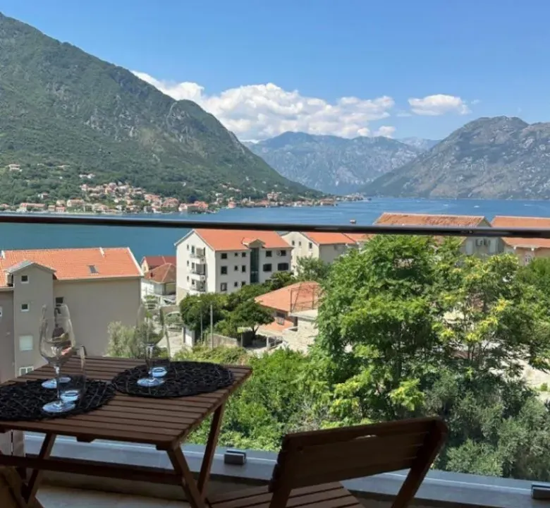 Rent, apartment, 55m², Dobrota, Kotor