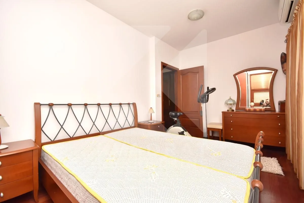 Izdavanje, trosoban stan, 100m², Gorica C, Podgorica