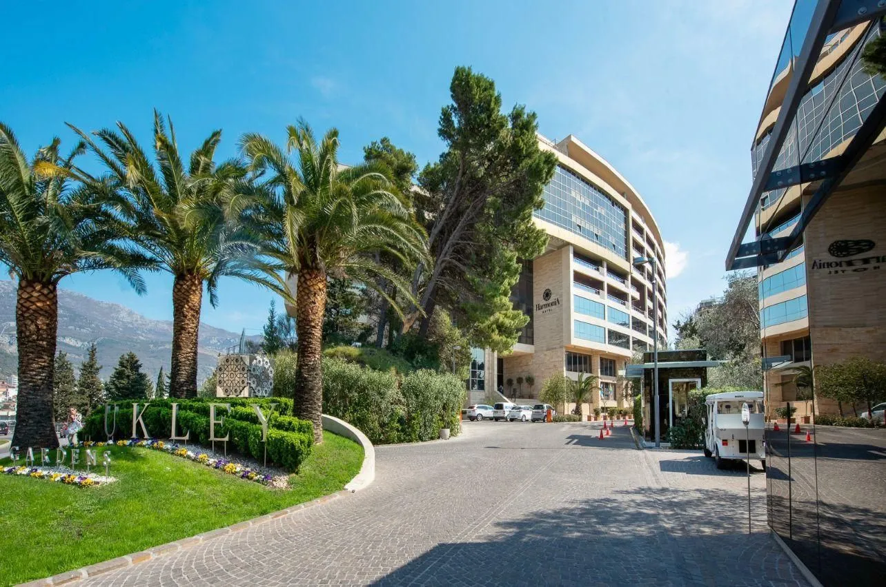 Izdavanje, trosoban stan, 198m², Budva, Crna Gora