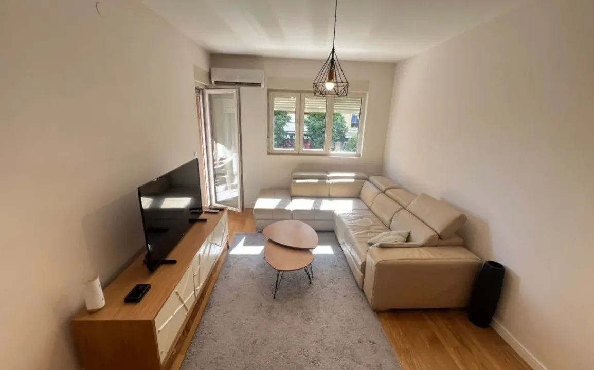 Izdavanje, jednosoban stan, 50m², Central Point, Podgorica