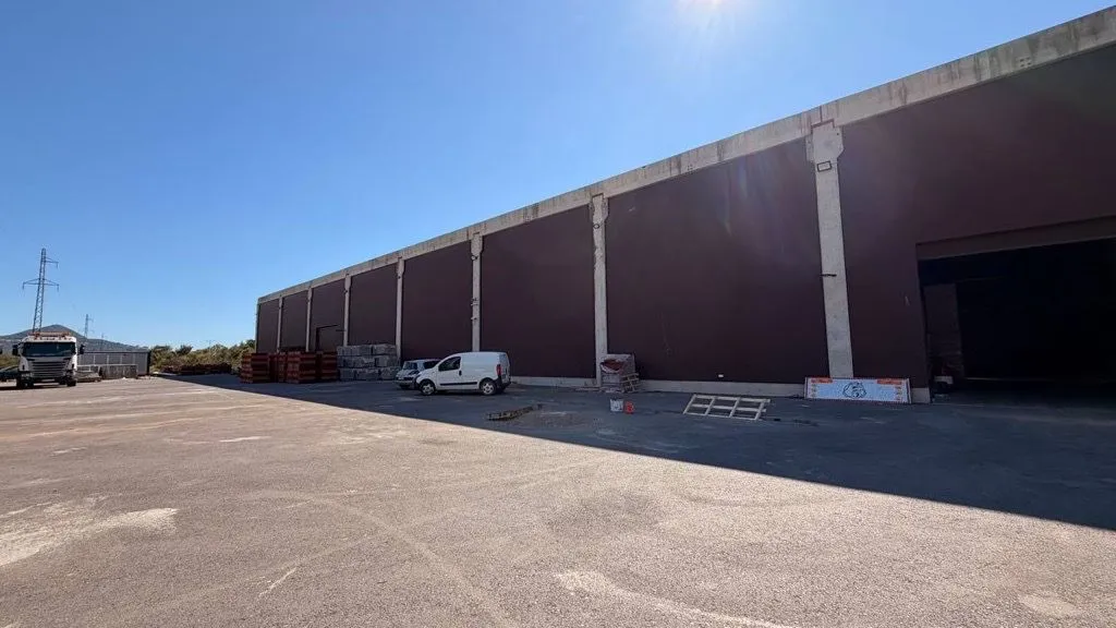 Rent, office space, 350m², Radanovići, Kotor