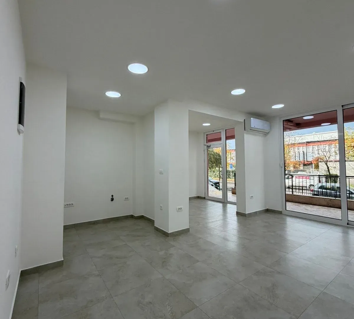 Rent, office space, 57m², Krivi Most, Podgorica