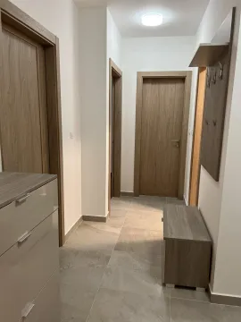 Izdavanje, trosoban stan, 69m², City Kvart, Podgorica - image 12