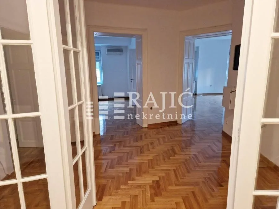 Rent, four bedroom apartment, 108m², Kalenić Pijaca, Vračar Sve Podlokacije