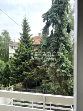 Pogled sa terase na dvorište i okolno zelenilo. - image 14