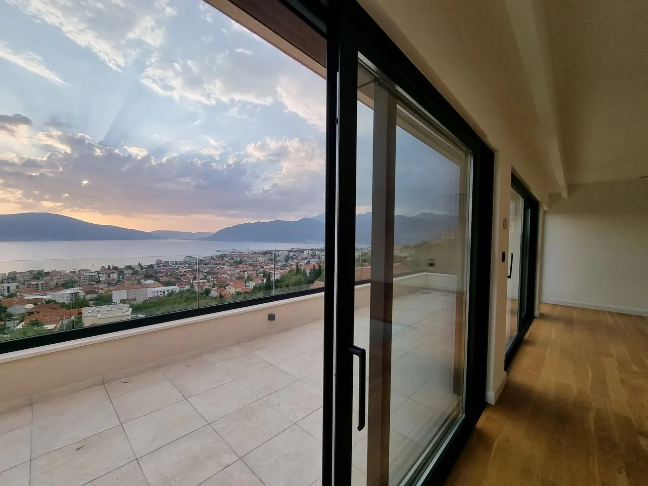 Sale, house, 490m², Tivat, Crna Gora