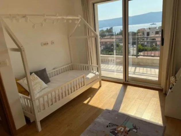 Prodaja, trosoban stan, 99m², Kalimanj, Tivat