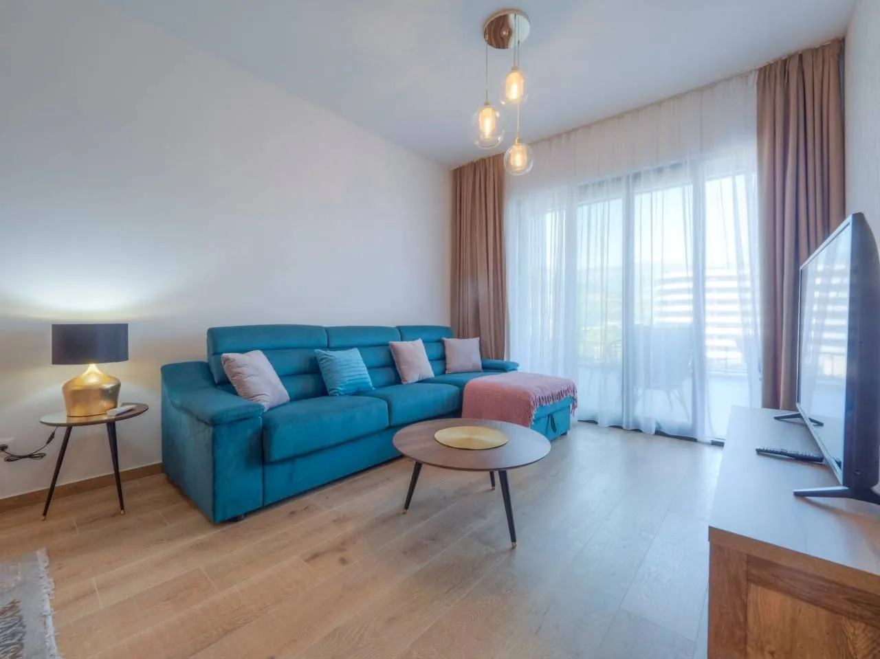 Izdavanje, jednosoban stan, 56m², Centar, Budva