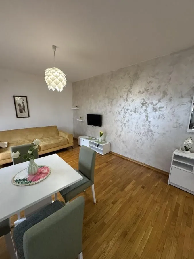 Izdavanje, jednosoban stan, 42m², Podbara, Novi Sad Sve Podlokacije