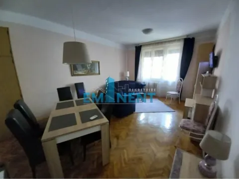Izdavanje, trosoban stan, 72m2, Slavija, Vračar, Beograd Izdavanje, trosoban stan, 72m2, Slavija, Vračar, Beograd