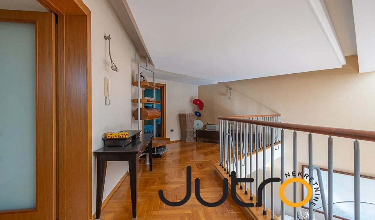 Prodaja, četvorosoban stan, 281m², Preko Morače, Podgorica