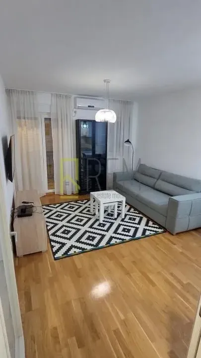 Prodaja, jednosoban stan, 43m², Stari Aerodrom, Podgorica