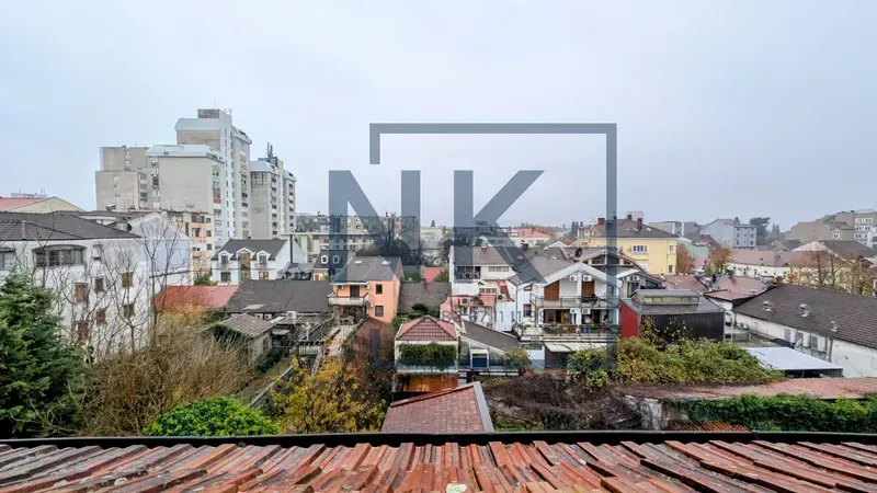 Prodaja, četvorosoban stan, 140m², Centar, Podgorica