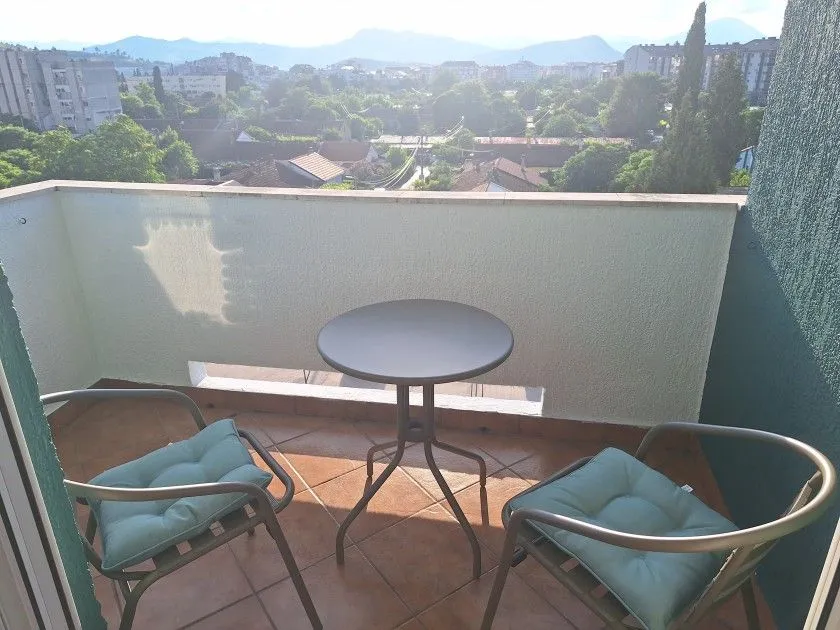 Izdavanje, jednosoban stan, 45m², Pobrežje, Podgorica