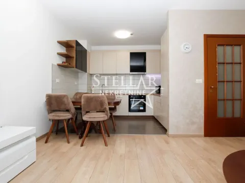 Izdavanje, dvosoban stan, 75m², City Kvart, Podgorica - image 1