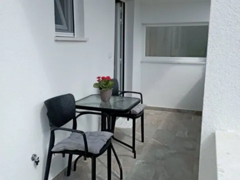 Izdavanje, jednosoban stan, 45m², Dumidran, Tivat - image 3