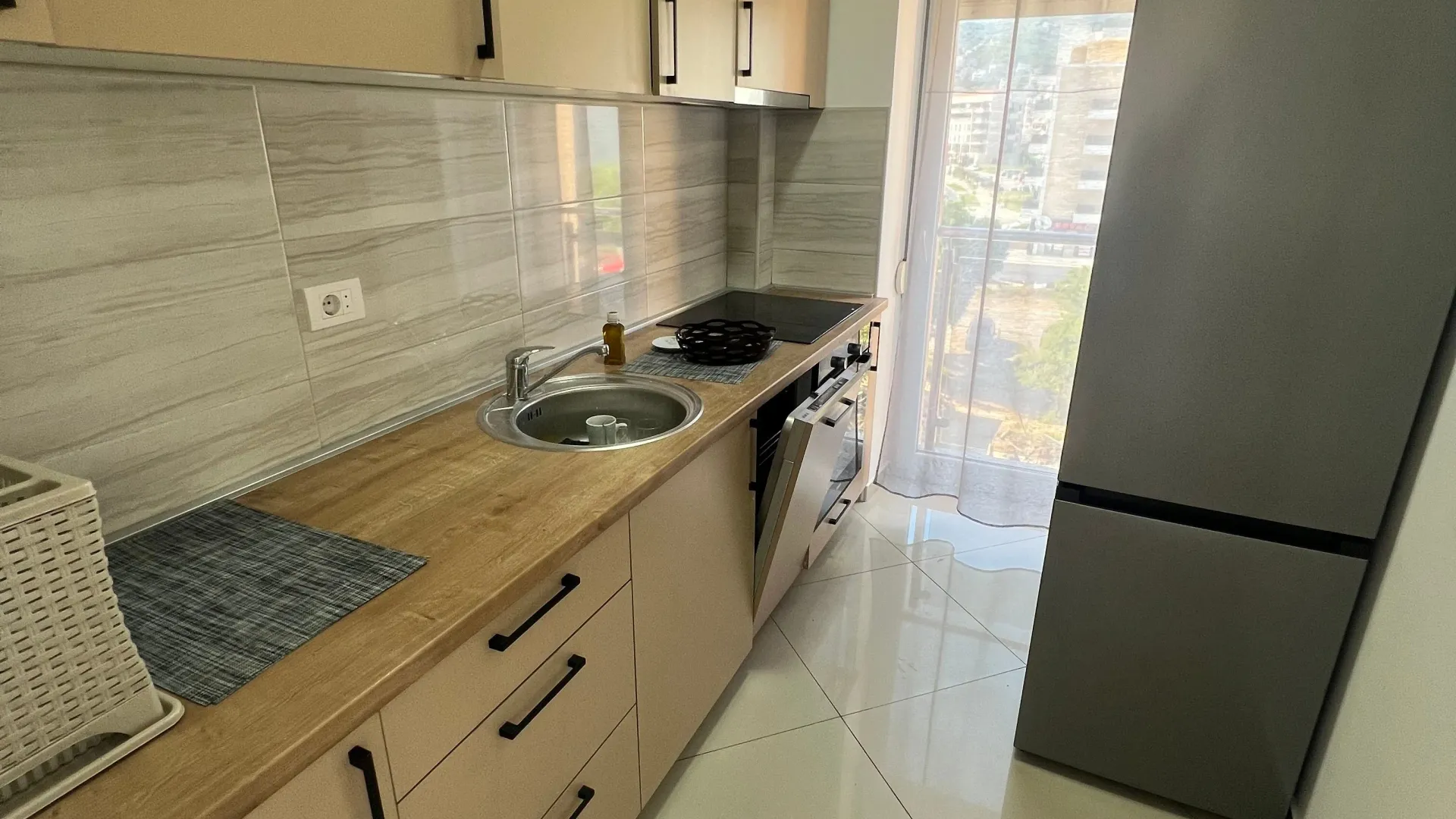 Izdavanje, dvosoban stan, 84m², Šušanj, Bar