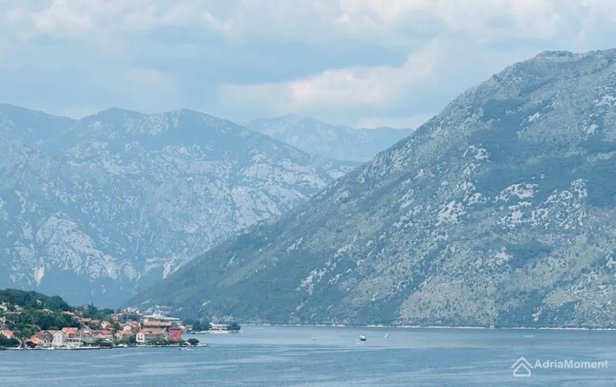 Prodaja, dvosoban stan, 81m², Dobrota, Kotor