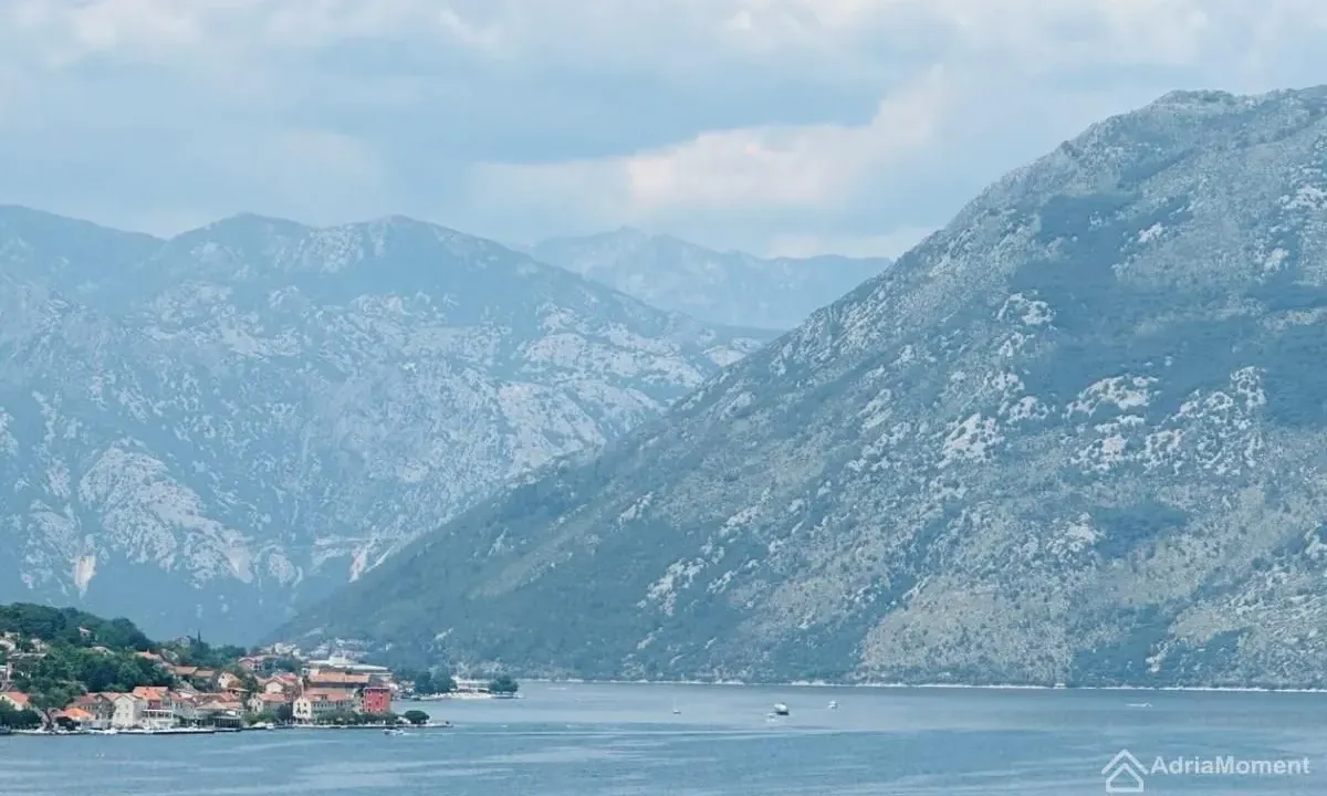 Prodaja, dvosoban stan, 81m², Dobrota, Kotor