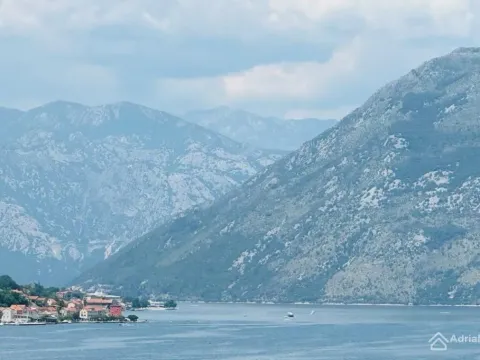 Prodaja, dvosoban stan, 81m², Dobrota, Kotor - image 1