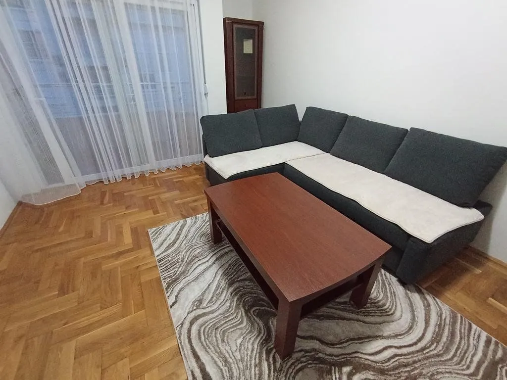 Izdavanje, dvosoban stan, 58m², Podgorica, Crna Gora