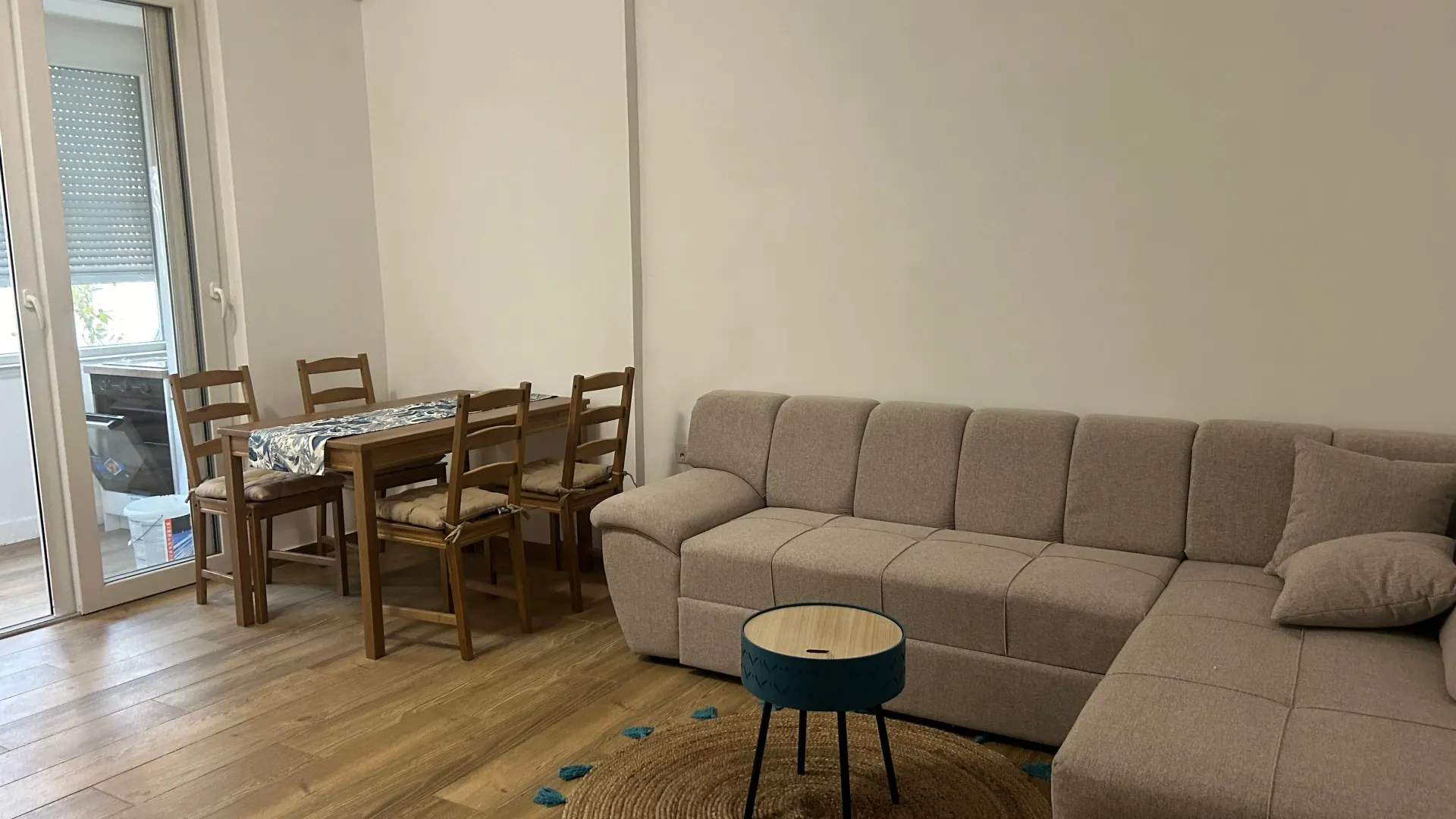 Izdavanje, dvosoban stan, 68m², Centar, Podgorica