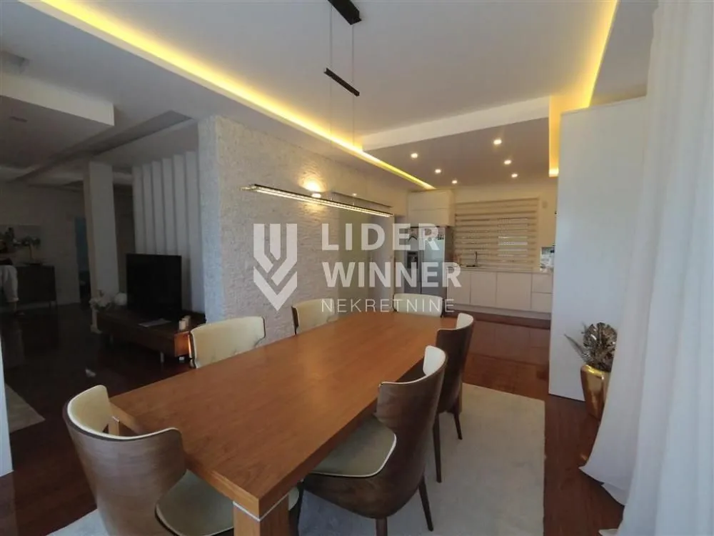 Prodaja, kuća, 203m², Centar, Ub