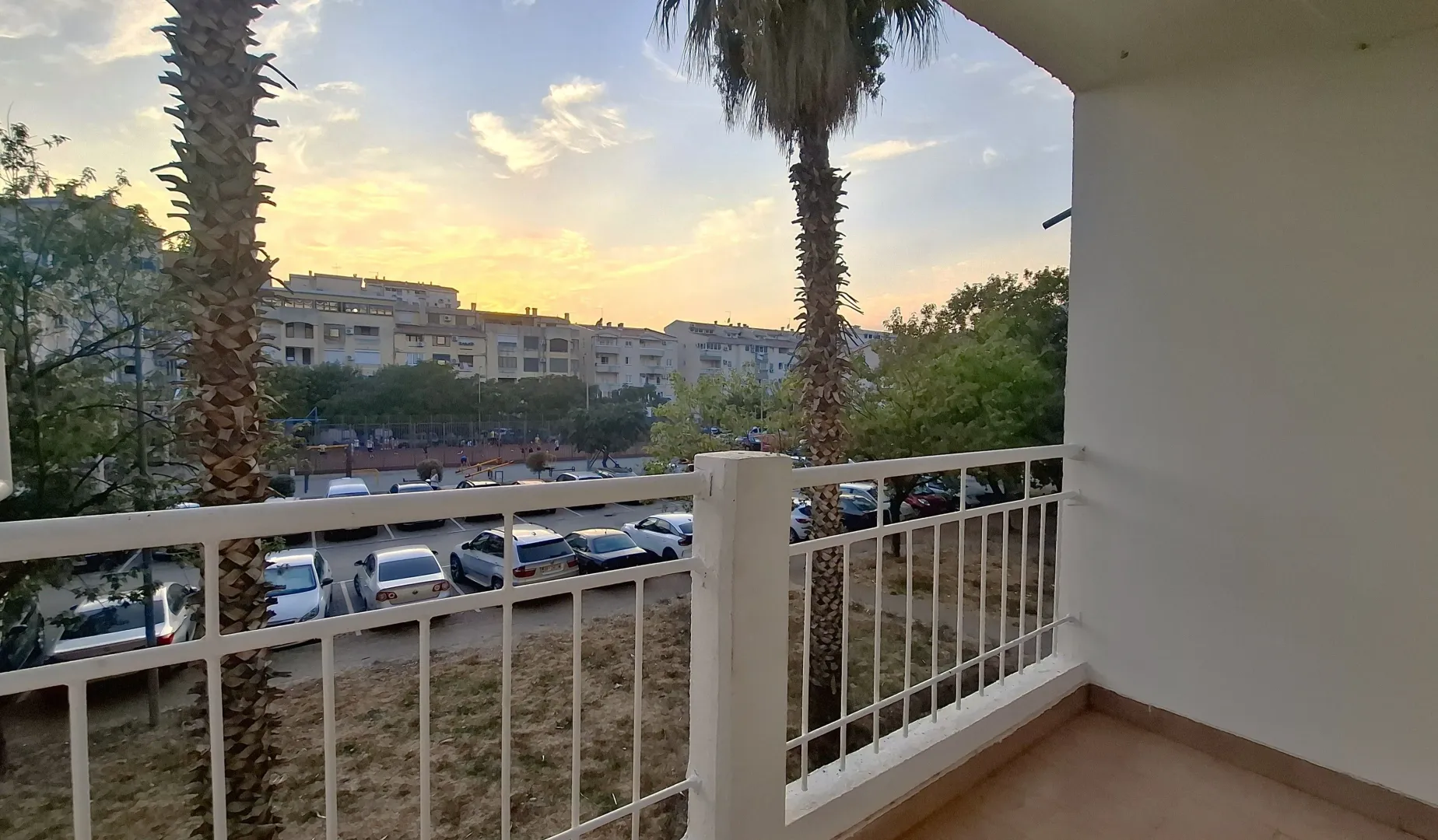Izdavanje, dvosoban stan, 73m², Makedonsko naselje, Bar