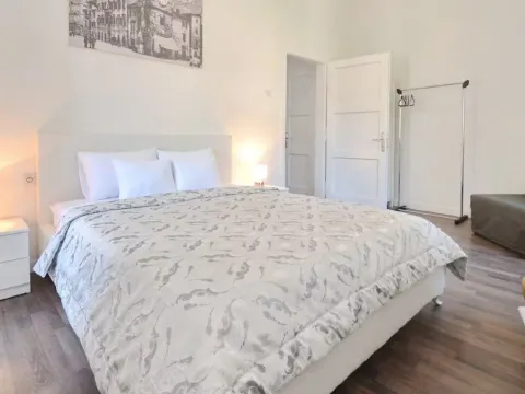 Sale, one bedroom apartment, 42m², Stari Grad Kotor, Kotor - image 11