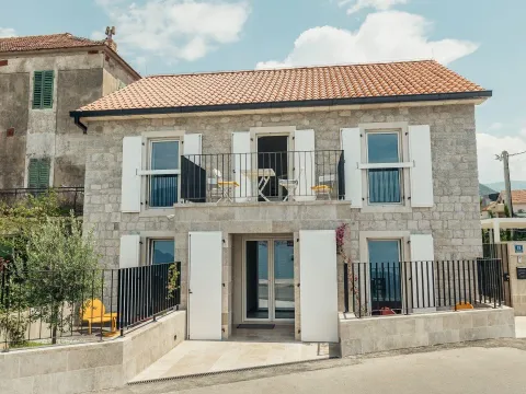 Izdavanje, kuća, 170m², Donja Lastva, Tivat - image 3