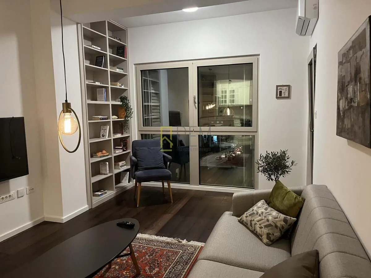 Izdavanje, jednosoban stan, 48m², Vezirov Most, Podgorica