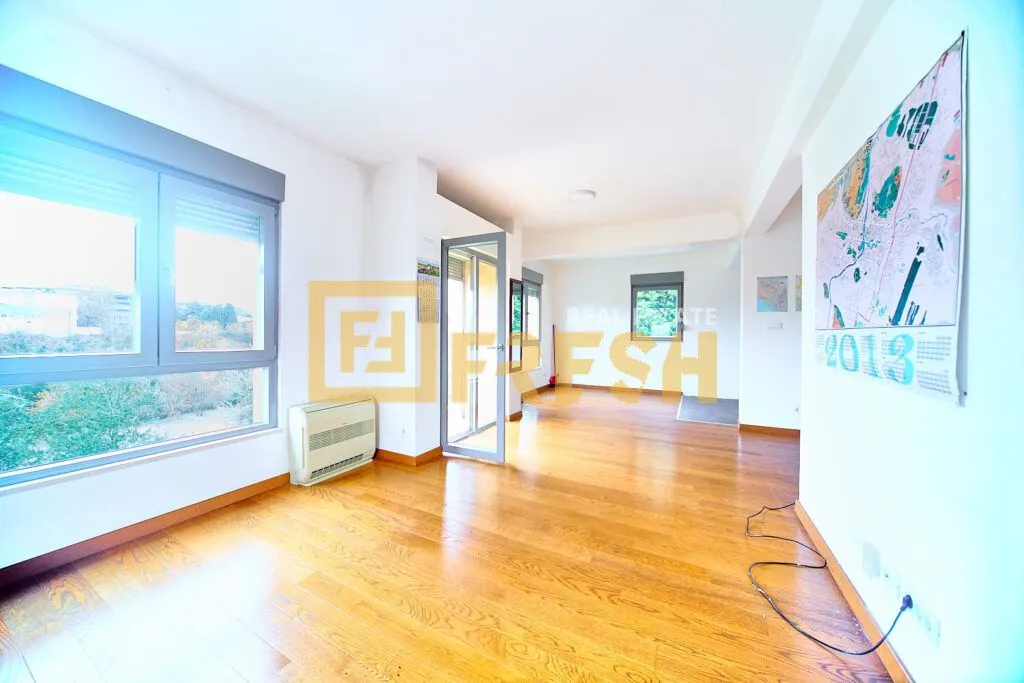 Rent, office space, 85m², Krivi Most, Podgorica