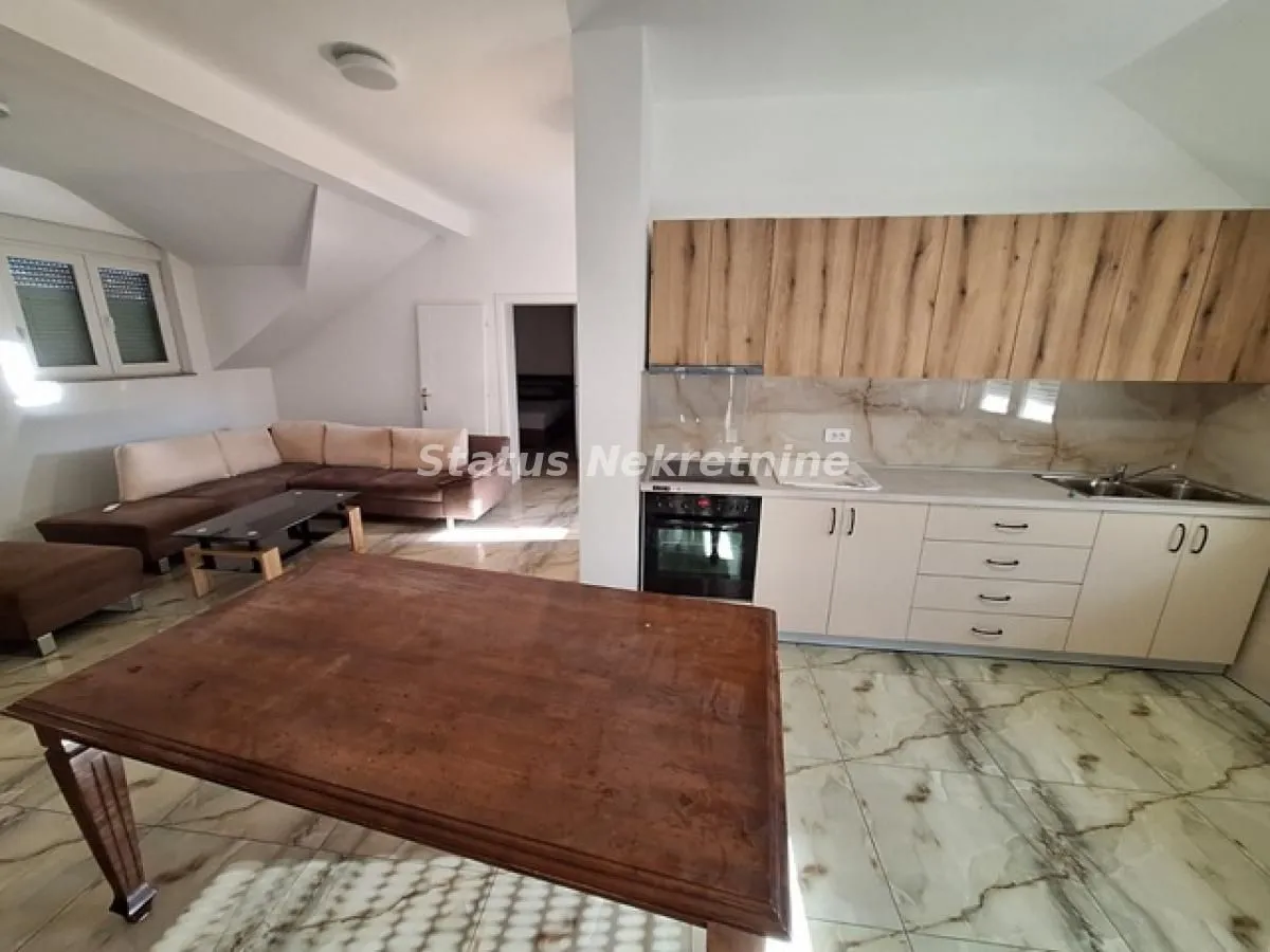 Izdavanje, trosoban stan, 70m², Petrovaradin, Novi Sad