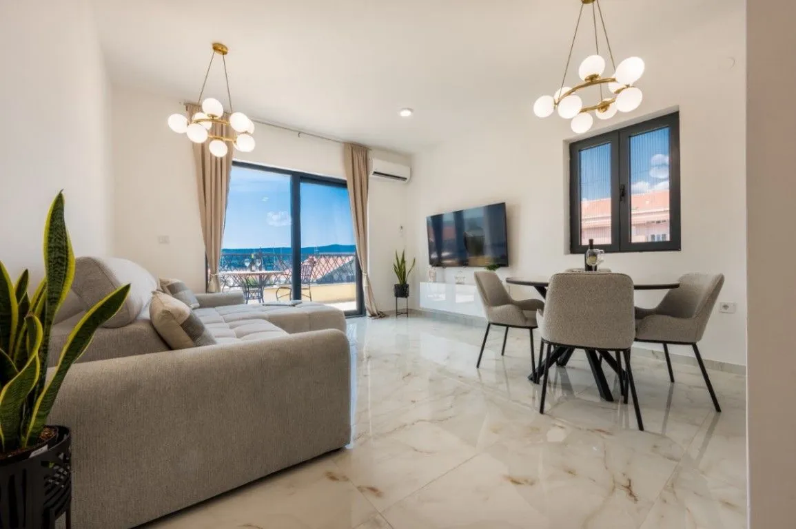 Izdavanje, jednosoban stan, 59m², Tivat, Crna Gora