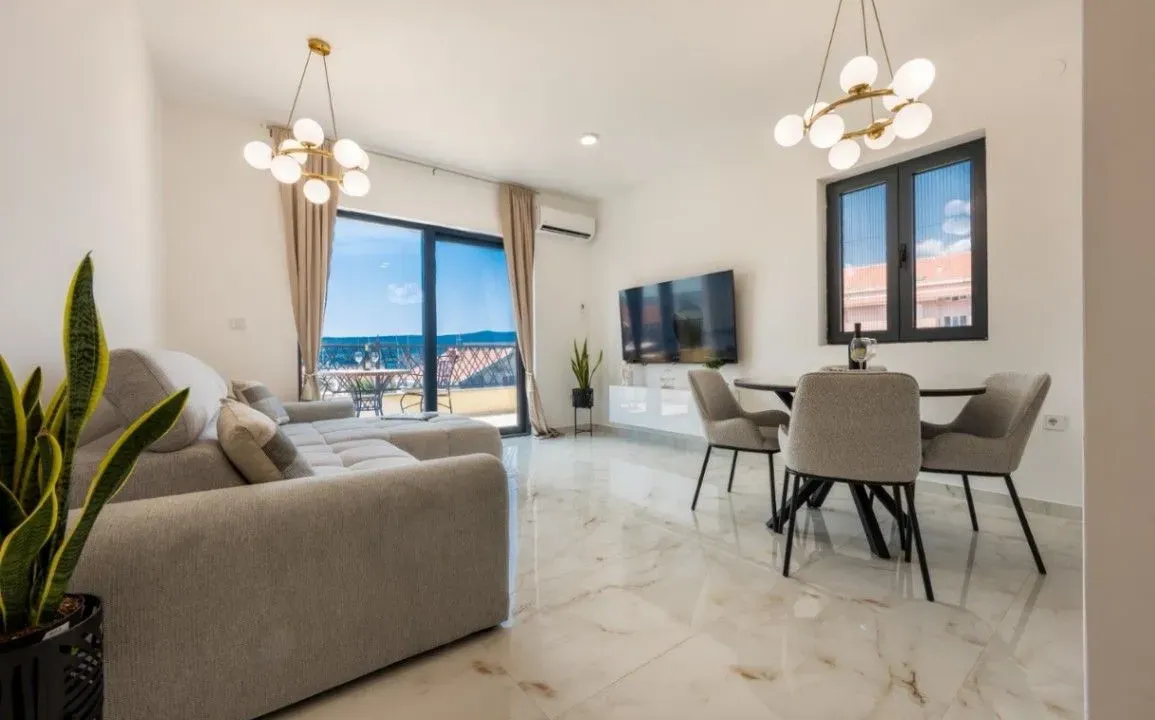 Izdavanje, jednosoban stan, 59m², Tivat, Crna Gora