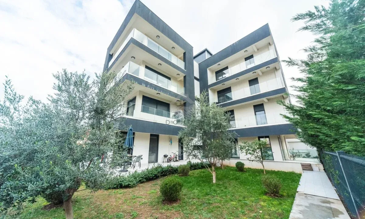 Izdavanje, trosoban stan, 130m², Dalmatinska ulica, Podgorica