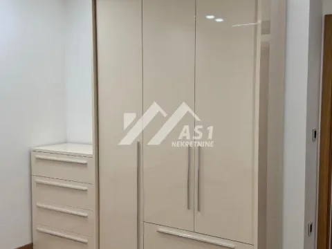 Izdavanje, četvorosoban stan, 165m², Sremska Kamenica, Petrovaradin - image 8