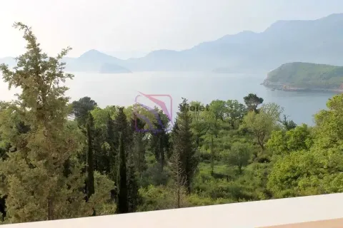 Pogled na more i zelenilo sa terase. - image 19