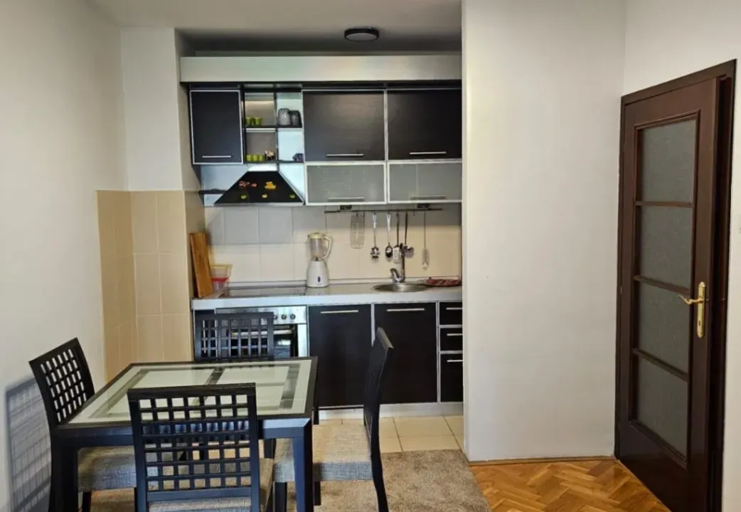 Izdavanje, jednosoban stan, 46m², Blok 6, Podgorica