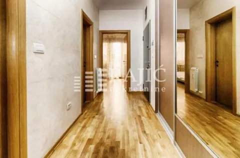 Rent, three bedroom apartment, 75m², Kalenić Pijaca, Vračar Sve Podlokacije - image 11
