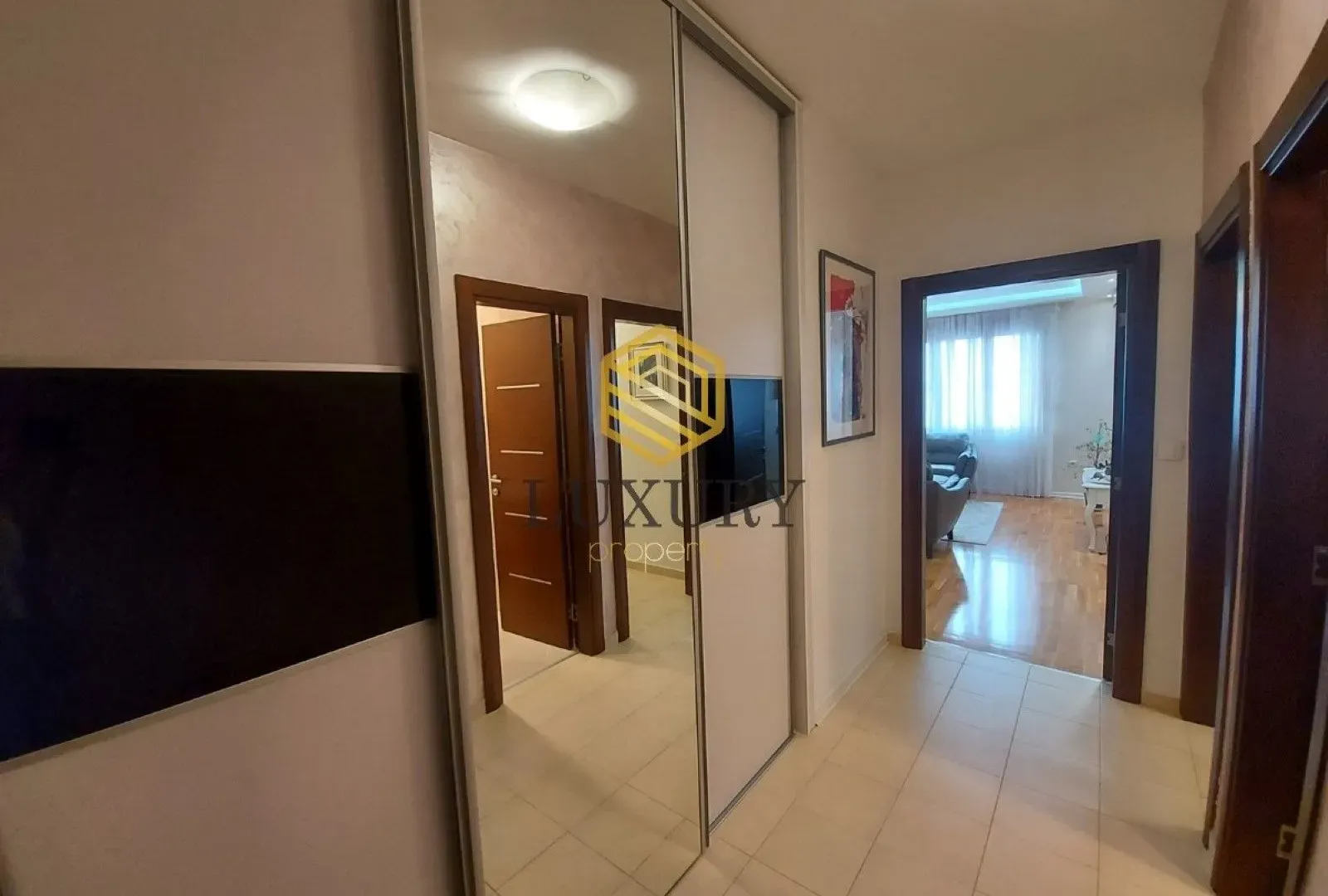 Izdavanje, jednosoban stan, 90m², Preko Morače, Podgorica