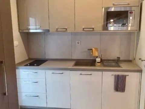 Rent, two bedroom apartment, 70m², Tivat, Crna Gora - image 6