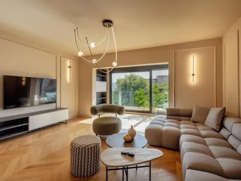 Prodaja, dvosoban stan, 180m², Herceg Novi, Crna Gora - image 1