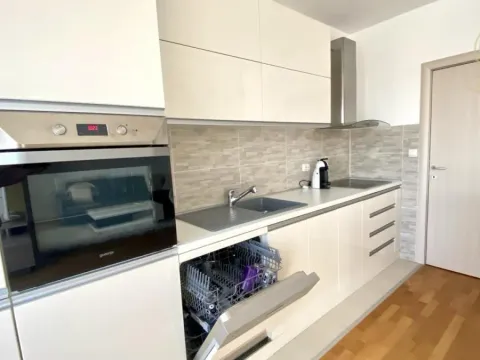 Izdavanje, trosoban stan, 80m², Centar, Novi Sad - image 5