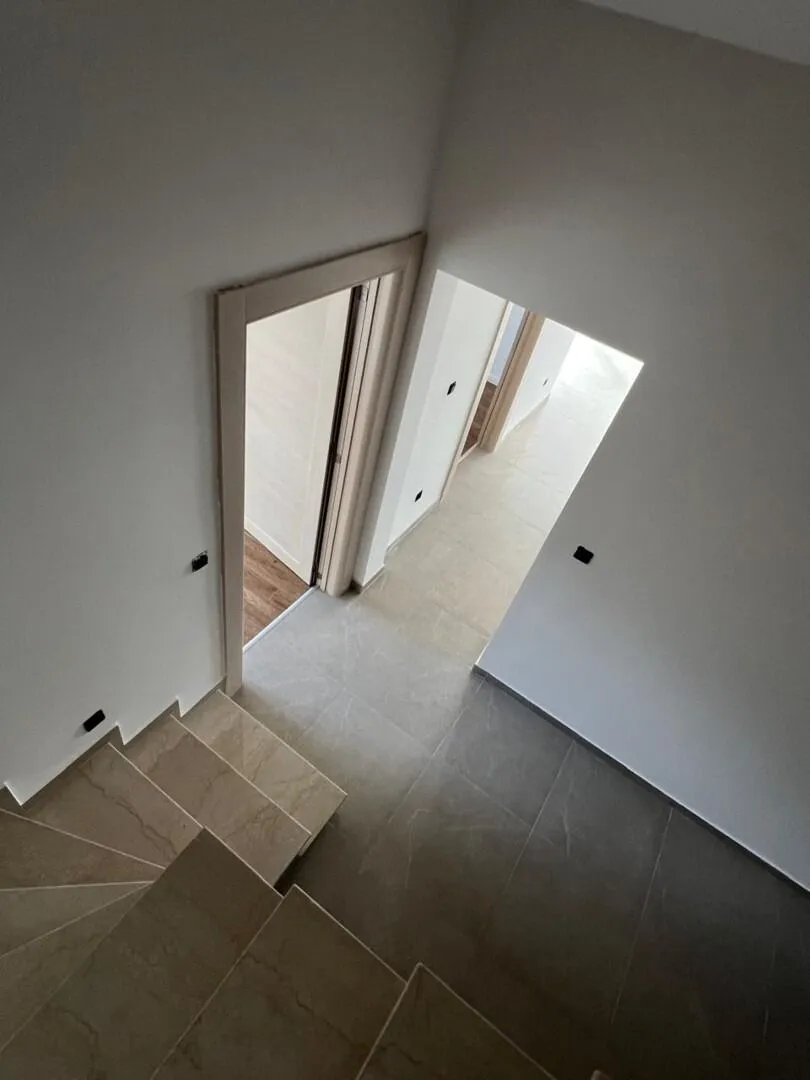 Prodaja, četvorosoban stan, 124m², Tivat, Crna Gora
