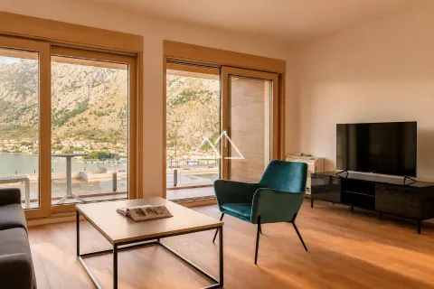 Prodaja, dvosoban stan, 136m², Centar, Kotor - image 1