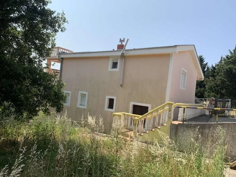 Sale, house, 200m², Bar, Crna Gora