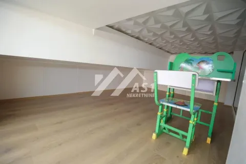 Izdavanje, trosoban stan, 100m², Salajka, Novi Sad Sve Podlokacije - image 8