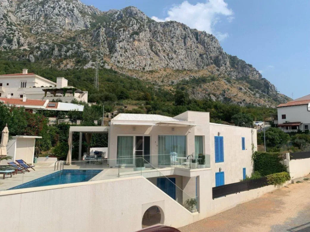 Izdavanje, kuća, 178m², Blizikuće, Budva